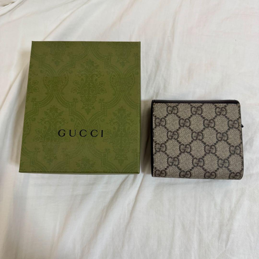 GUCCI 二つ折り財布 黒 ベージュ