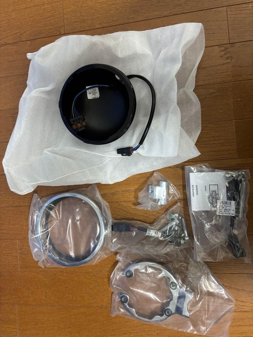 ハーレー純正 5-3/4インチ・ヘッドライトマウンティングキット67700455