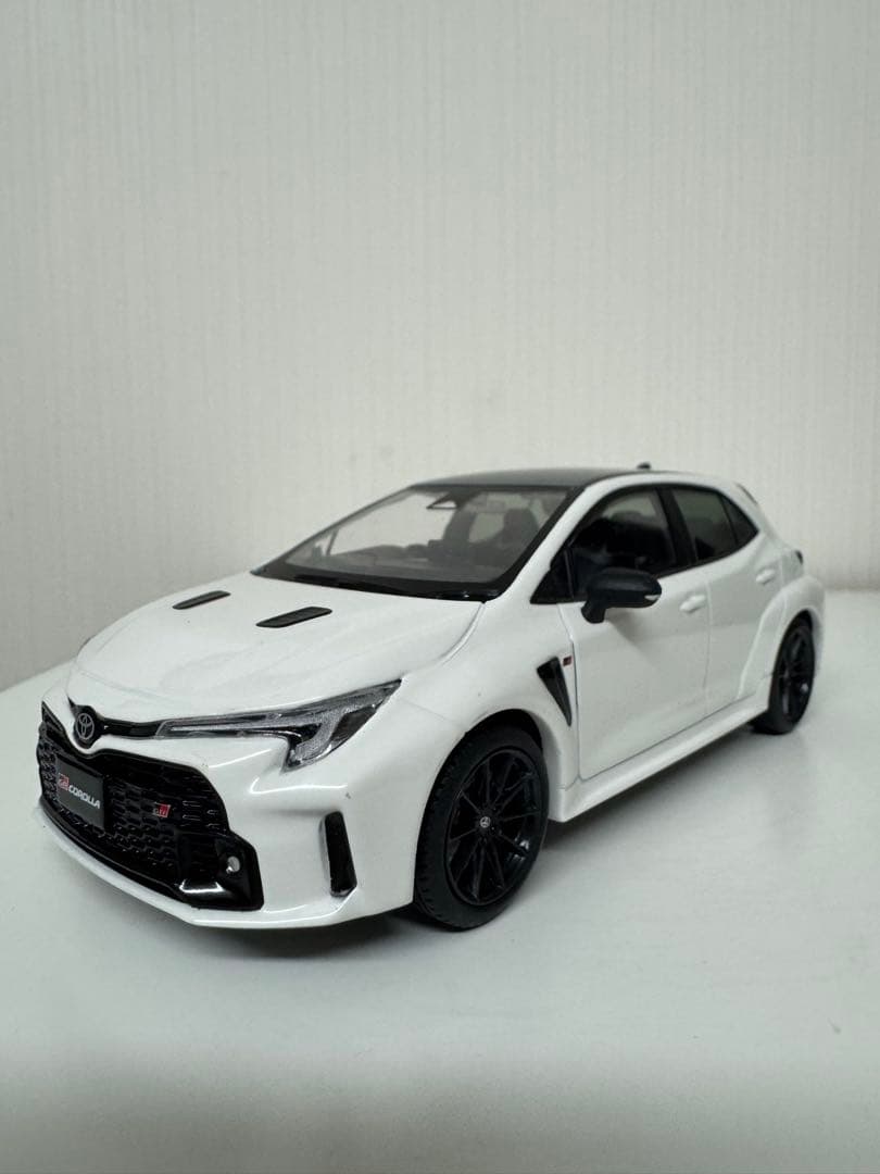 GR COROLLA GRカローラ　カラーサンプル　スーパーホワイトⅡ