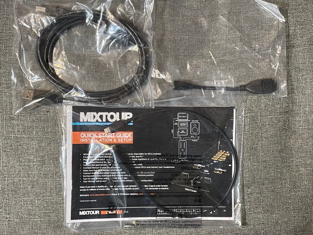 Reloop MIXTOUR DJコントローラー　専用ケース付