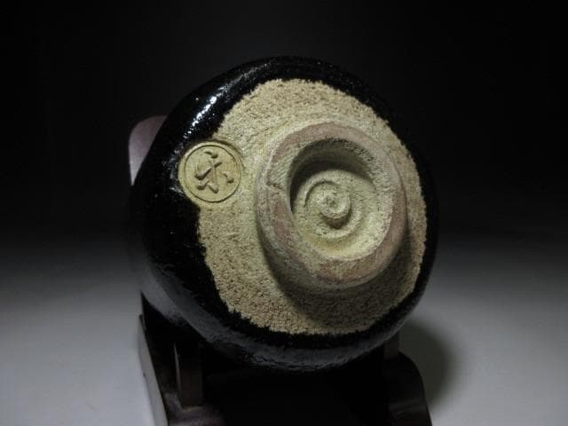 楽吉左衛門九代 了入 黒筒茶碗／楽吉左衛門十代 旦入 書付／時代桐箱