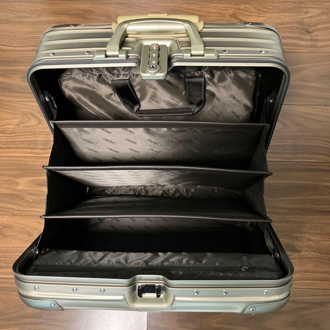 リモワ トパーズ RIMOWA TOPAS TITANIUM 新品、未使用