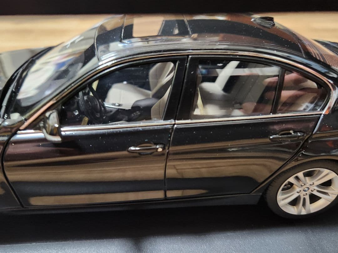 1/18 BMW 3シリーズ サファイア ブラック Sapphire Black