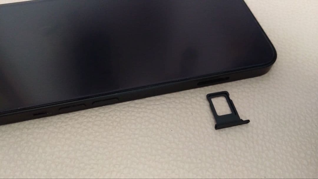 iPhone 13 128GB 電池容量84% 新品ガラスフィルム & ケース付