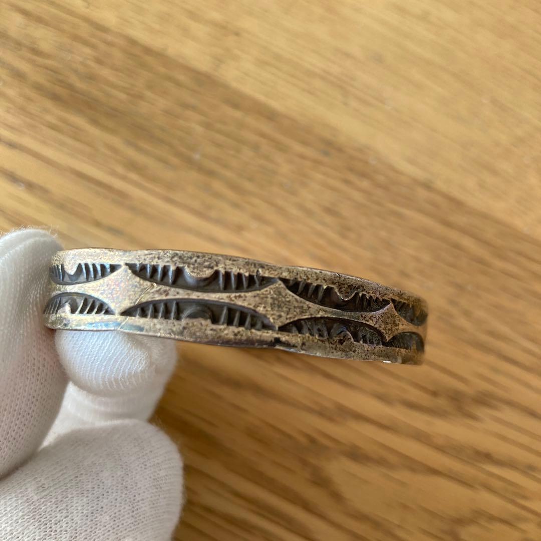 シルバー 彫刻模様 バングル NORA STERLING ナバホ　スターリング