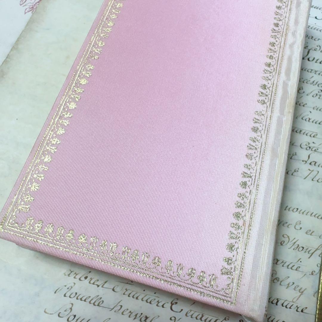 フランス　アンティーク　淡いピンク色の小さな本　ケース付き
