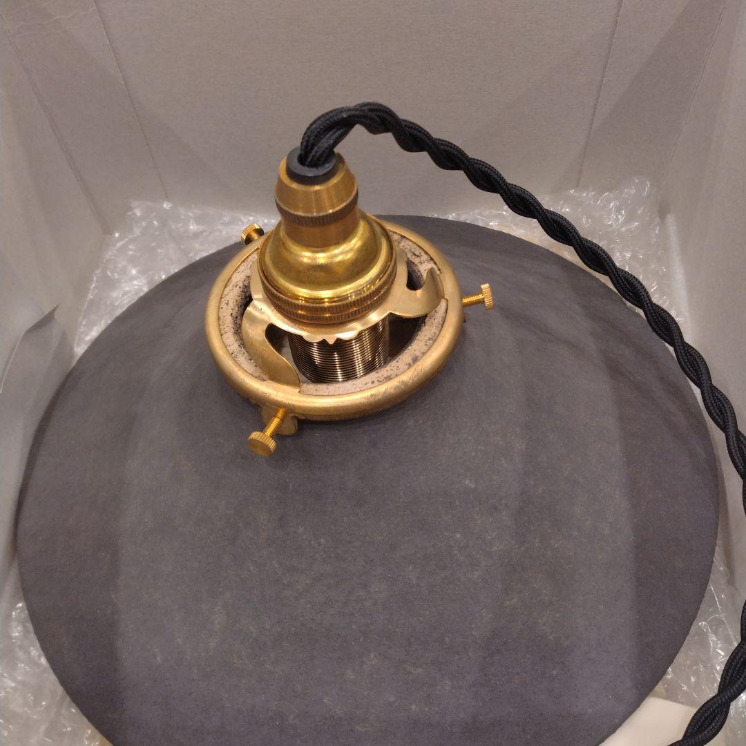 シンプルな黒い陶器製シーリングライト