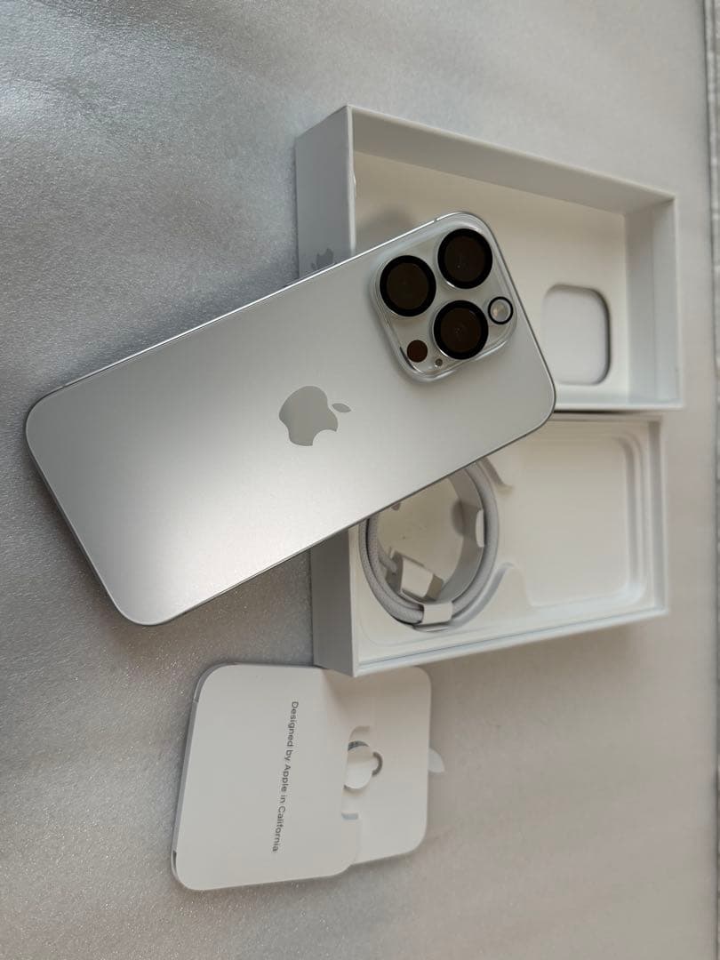 iPhone15 Pro 256GB ホワイトチタニウム 美品 SIMフリー