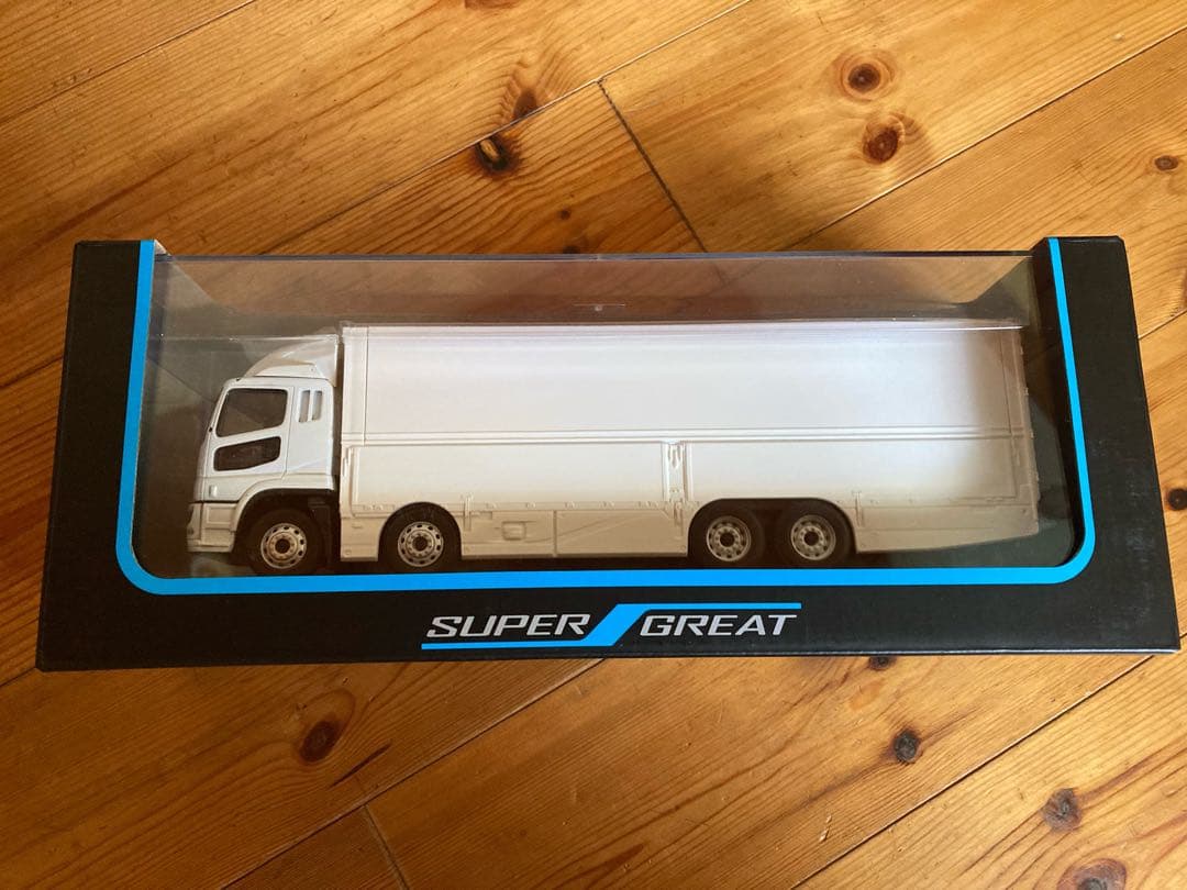 三菱スーパーグレイト1/43ミニカー