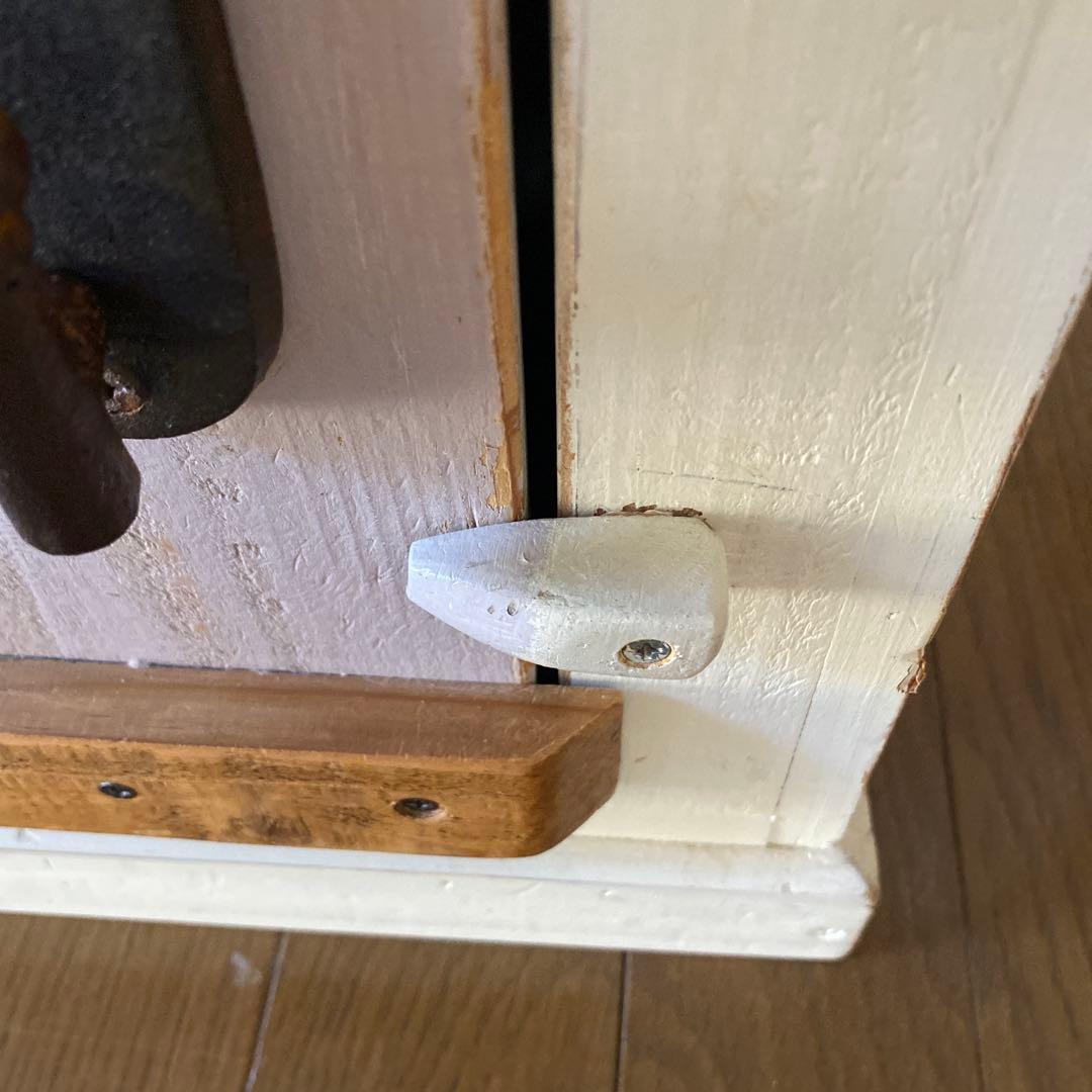 ④ アンティーク棚　子供部屋