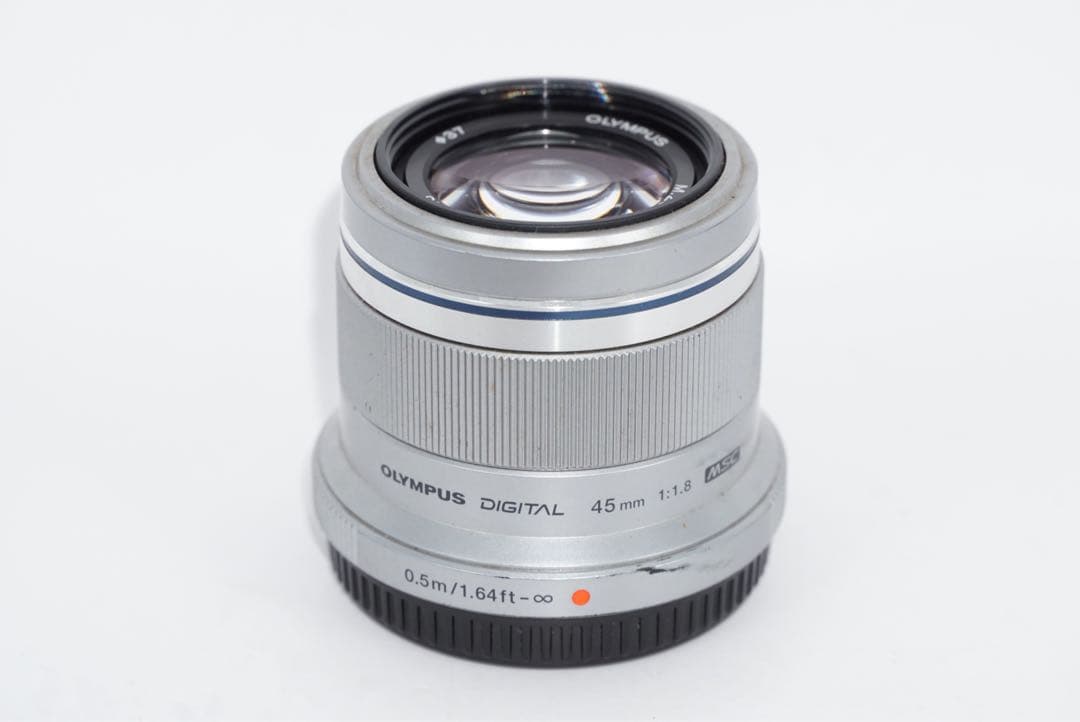 olypmus 45mm f1.8 シルバー