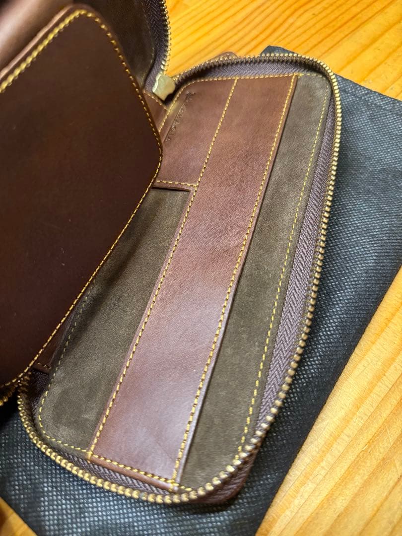 バハギア ペンケース ラウンドジップ型 プエブロ タバコ ブッテロー