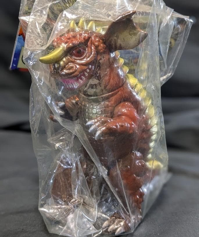 バラゴン＋山小屋（マーミット）ビニパラベビー未開封ソフビフィギュア