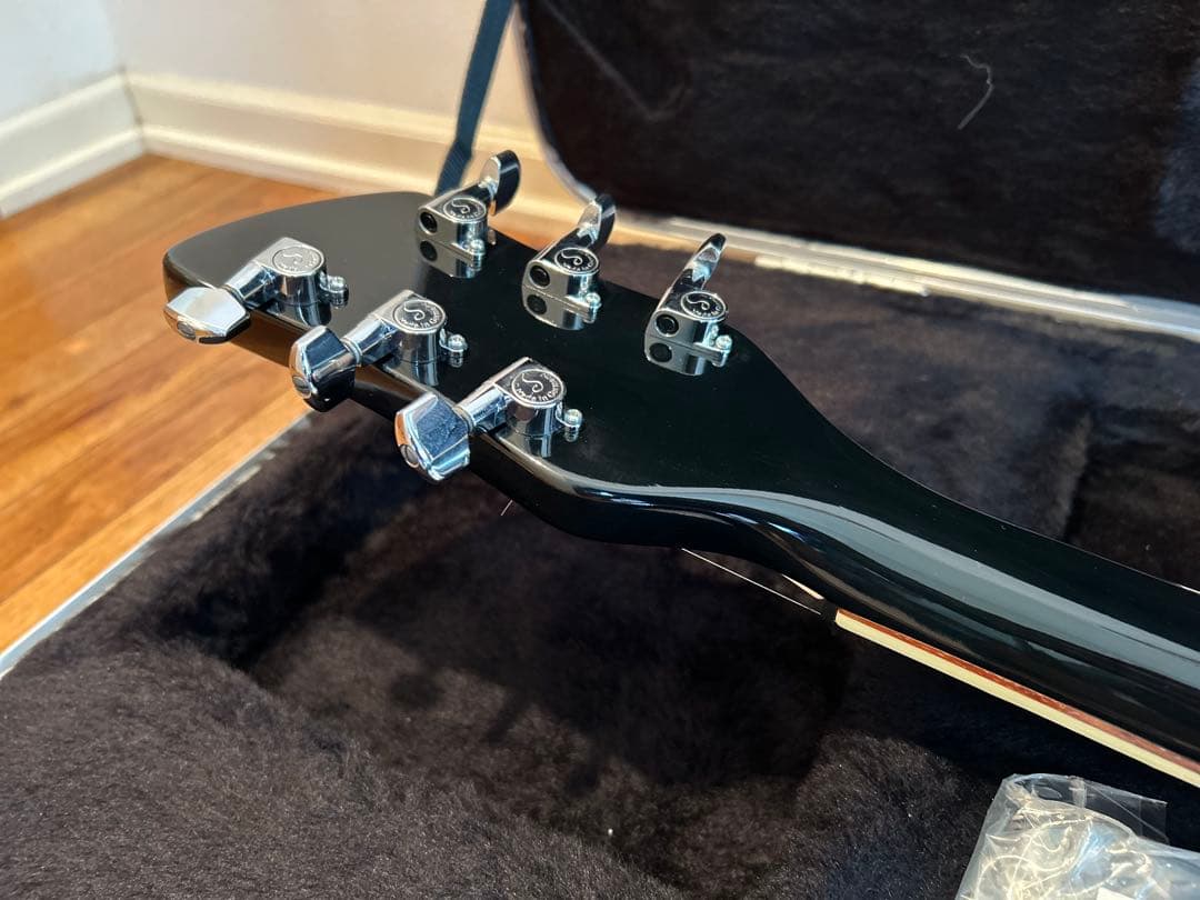 Rickenbacker 360 Jetglo ハードケース付