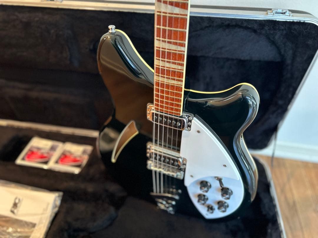 Rickenbacker 360 Jetglo ハードケース付