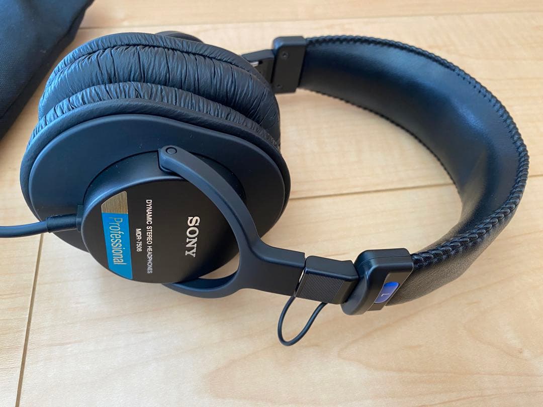 美品！SONY MDR7506定番スタジオモニターヘッドホン折りたたみ式青ラベル