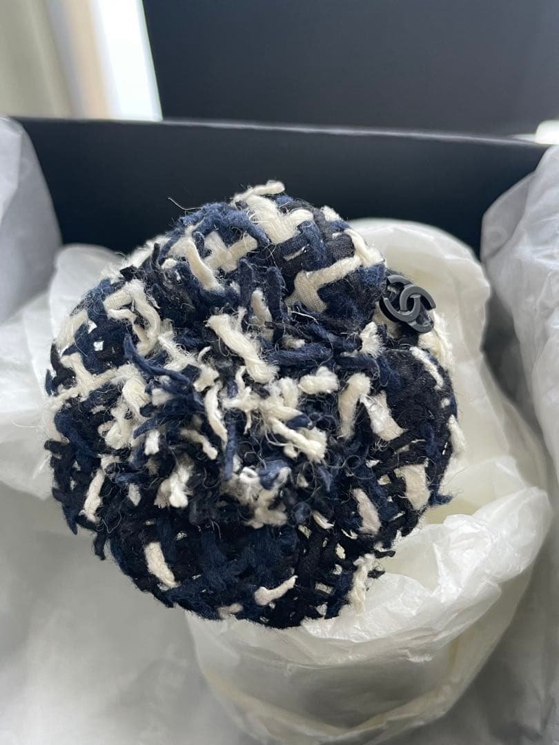 CHANEL　カメリア　ブローチ　ロゴあり