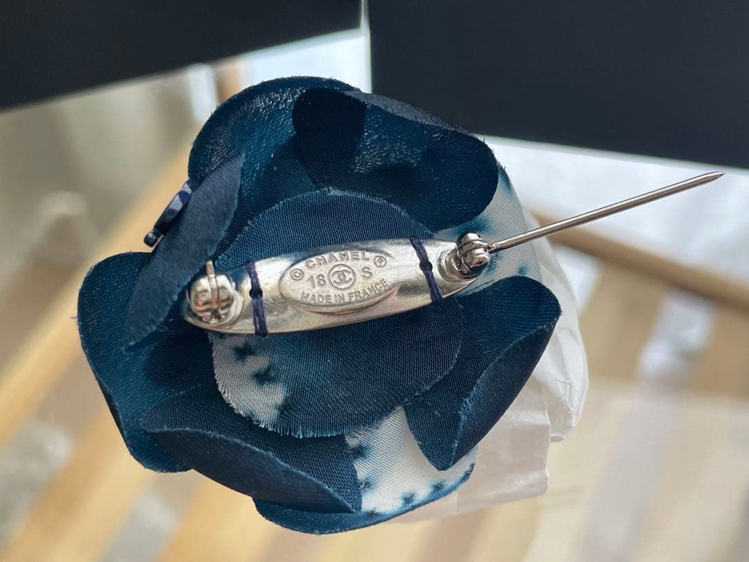 CHANEL　カメリア　ブローチ　ロゴあり