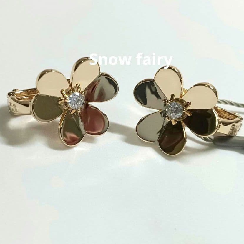 訳あり　三つ葉ピアス　フラワーピアス　イエローゴールドカラー