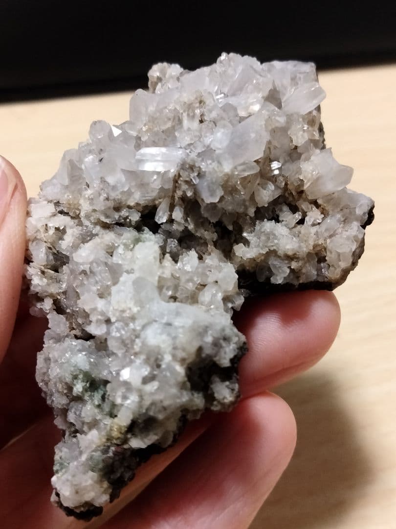 埼玉県秩父市中津川 秩父鉱山 橋掛沢　水晶クラスター 番号6