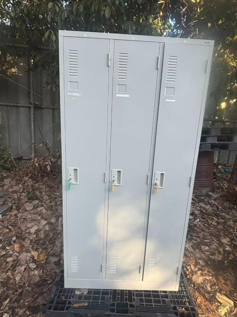 業務用ロッカー 従業員用ロッカー　ホワイト 6人用 鍵付き