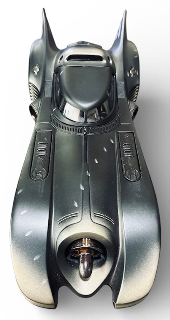 バットモービル　バトルダメージミリテッドエディション　1/18 ホットウィール