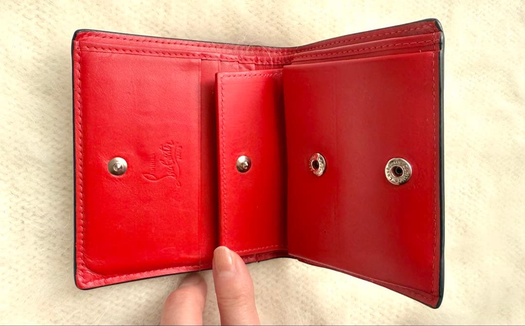 【正規品】クリスチャン・ルブタン★二つ折り財布★ピンク★美品★箱とリボン付き