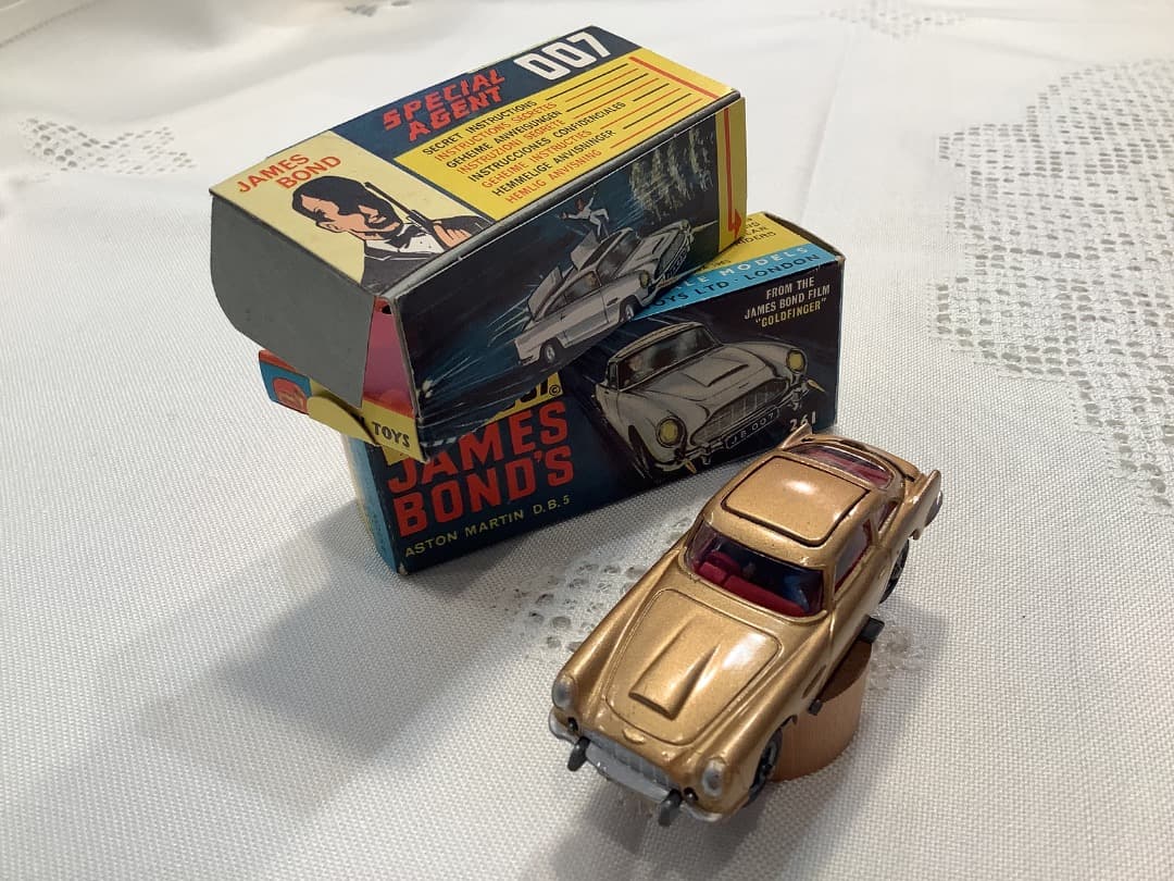 完品　CORGI TOYS JAMES BOND アストンマーチン　ミニカー
