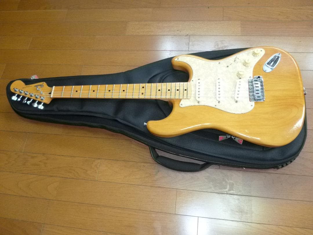 最終値下げ‼️Fender Japan ストラトTシリアル 新品ケース付　美品！