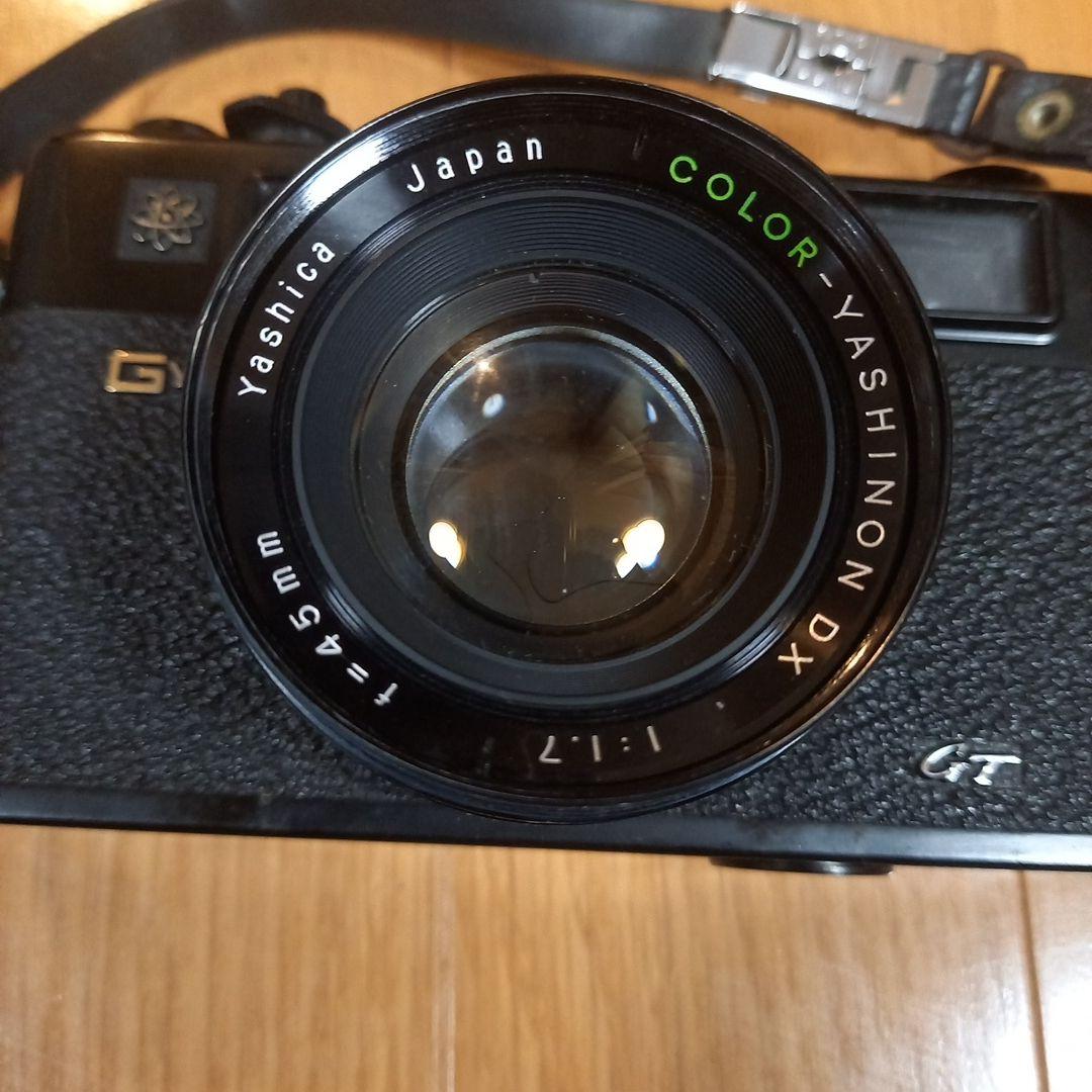ヤシカの古いフィルムカメラ　付属品有り　　　　　インテリア等にも