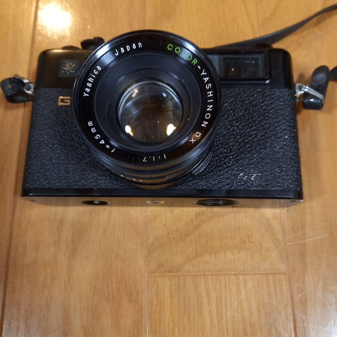 ヤシカの古いフィルムカメラ　付属品有り　　　　　インテリア等にも