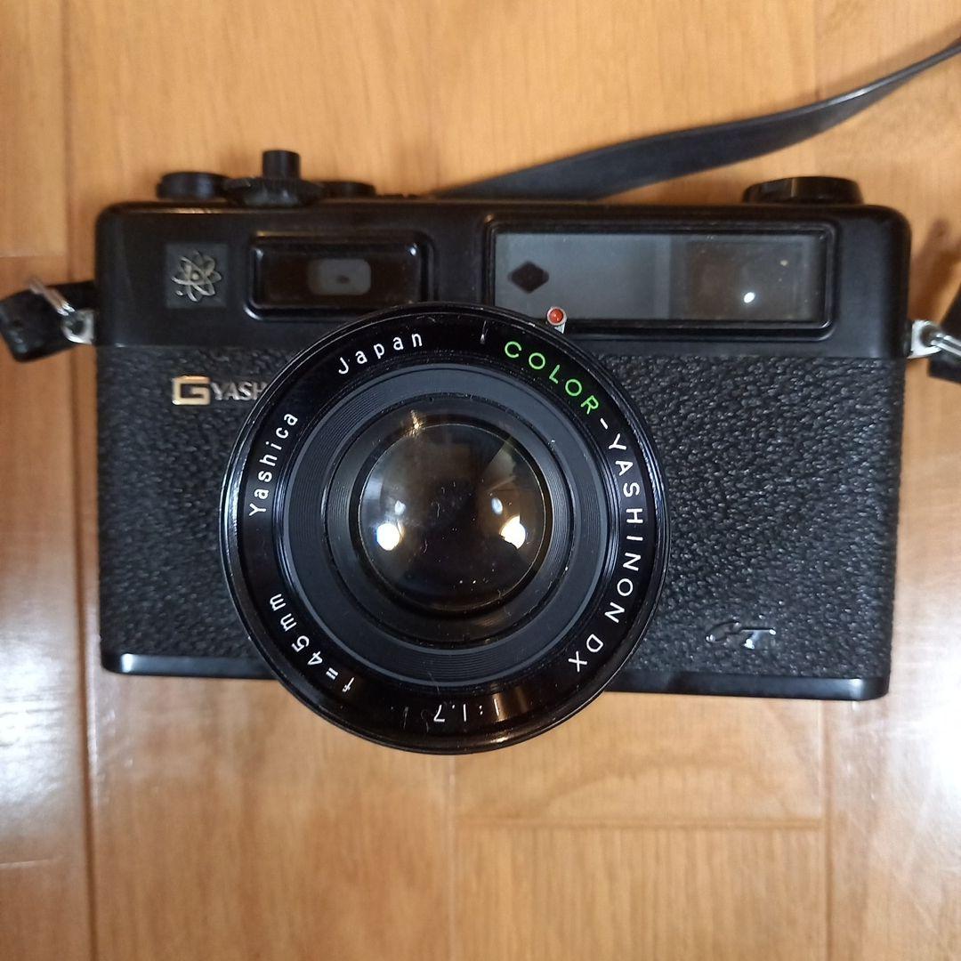 ヤシカの古いフィルムカメラ　付属品有り　　　　　インテリア等にも