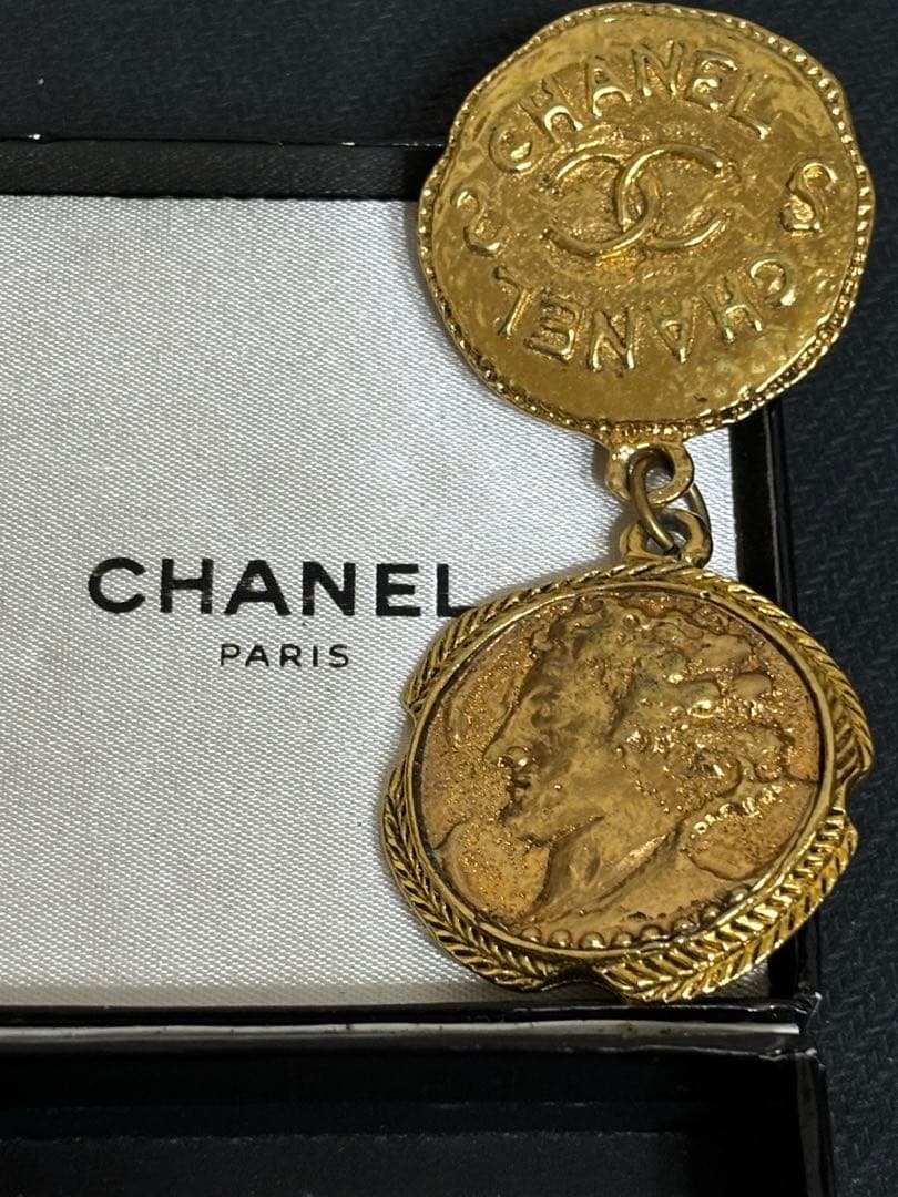 稀少　CHANEL　ブローチ　2連メダル　勲章風　ゴールド