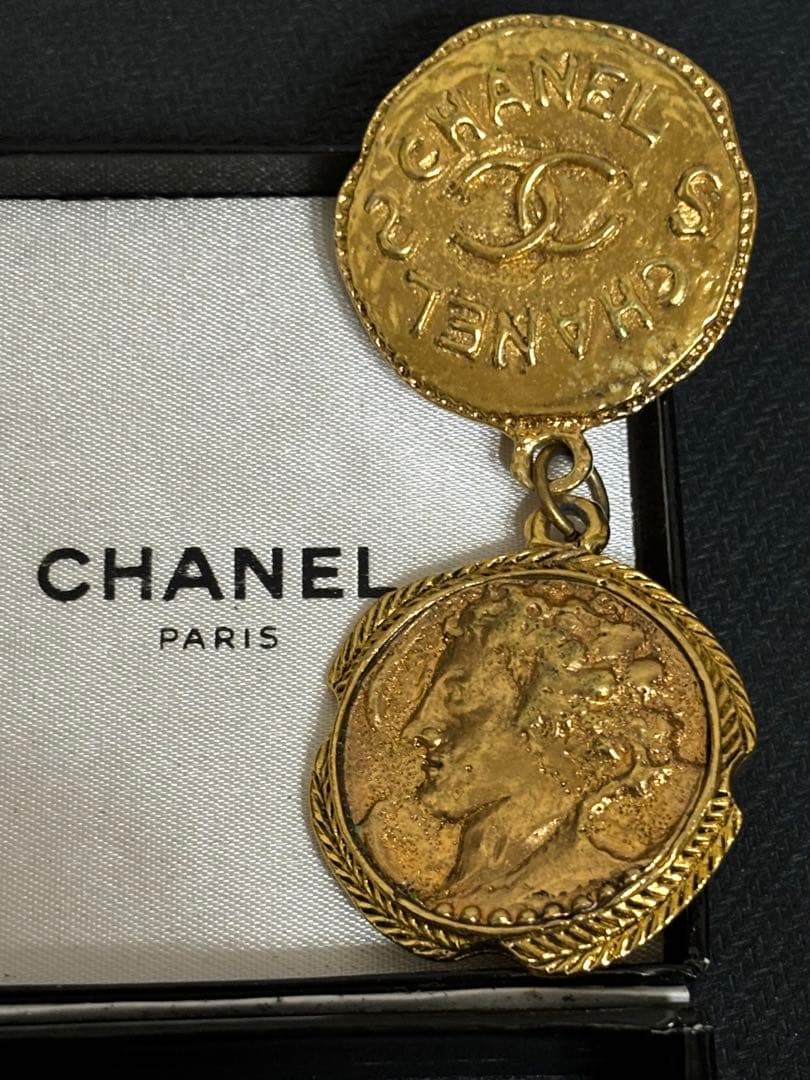 稀少　CHANEL　ブローチ　2連メダル　勲章風　ゴールド