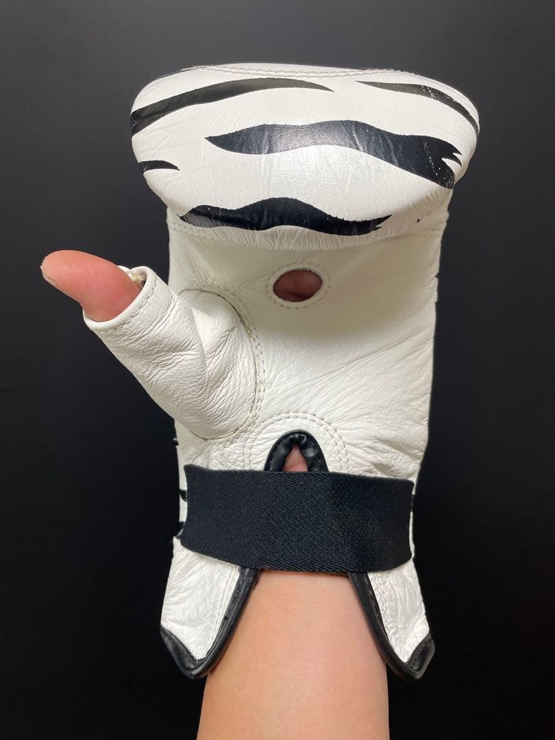 WINDY(ウィンディ) ゼブラ柄　パンチンググローブ　レガース