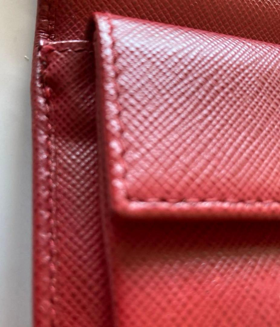 ＰＲＡＤＡプラダ　折り財布　レザー製レッド