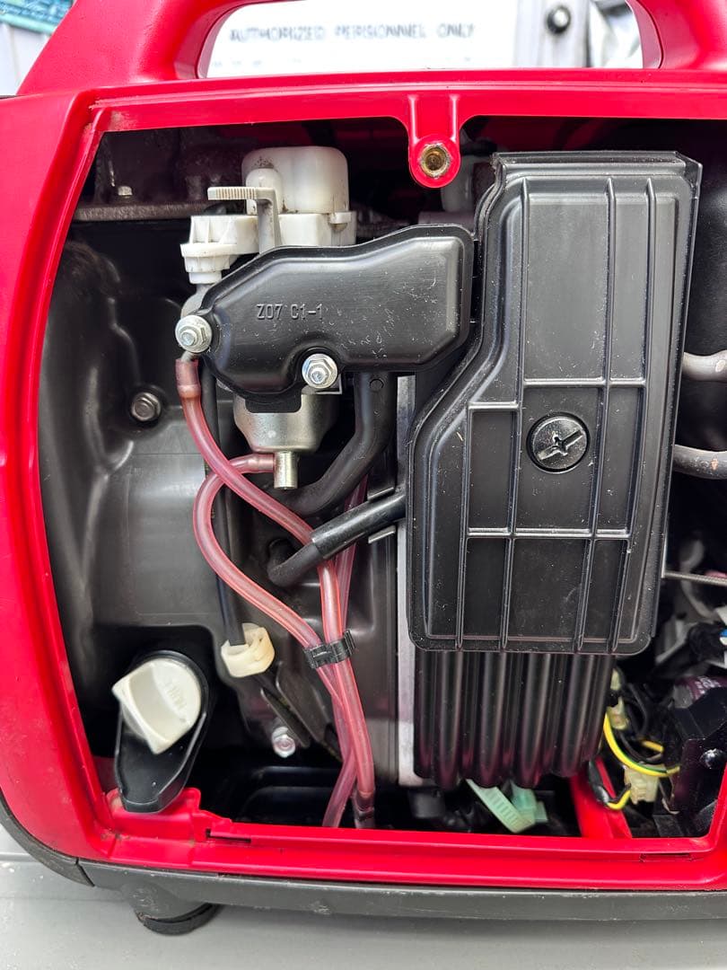 HONDA インバーター発電機 EU18i 発電機　キャンプ　現場　屋台　地震