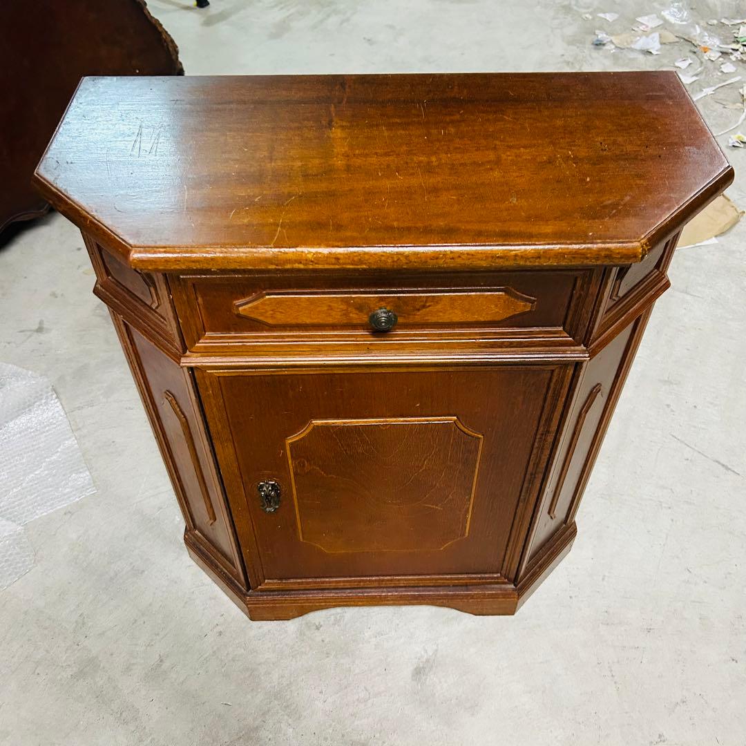 イタリアの家具です 木製デスク型箪笥 引き出し付き