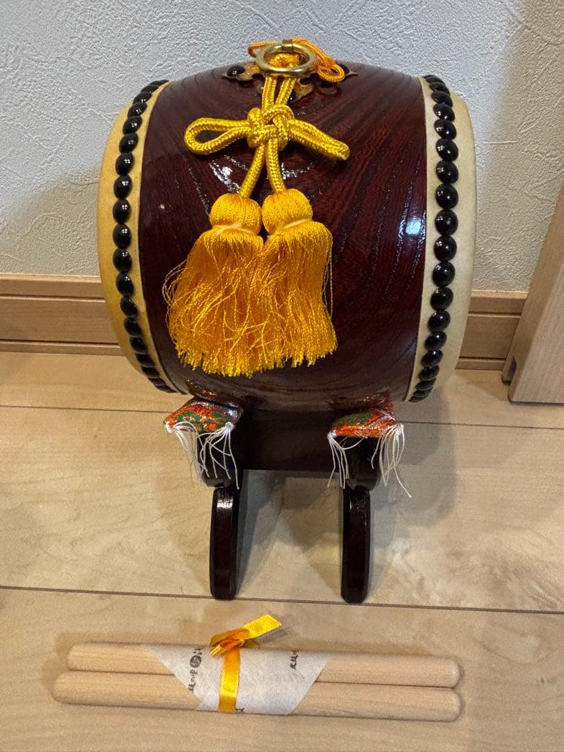 太鼓の里　浅野　ミニ太鼓　大吾 和太鼓 バチ 木製 和楽器 台付箱付き　飾り太鼓