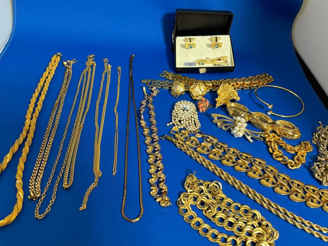 【遺品整理】金色のジュエリーセット