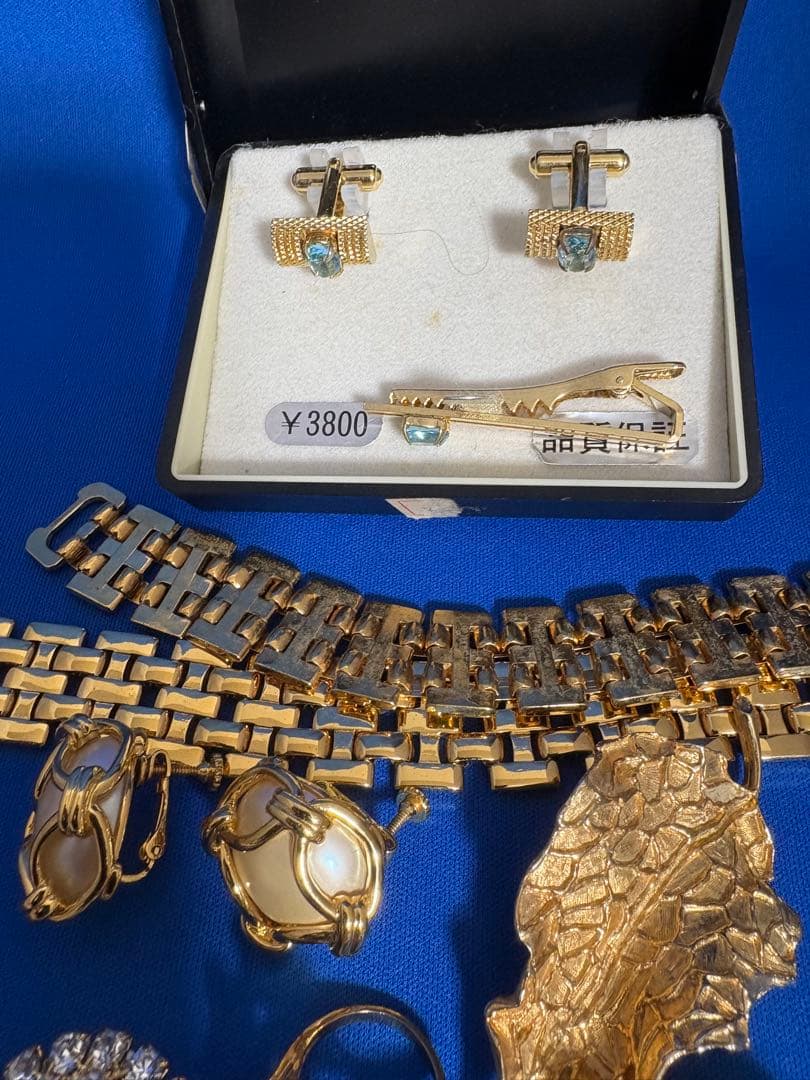 【遺品整理】金色のジュエリーセット