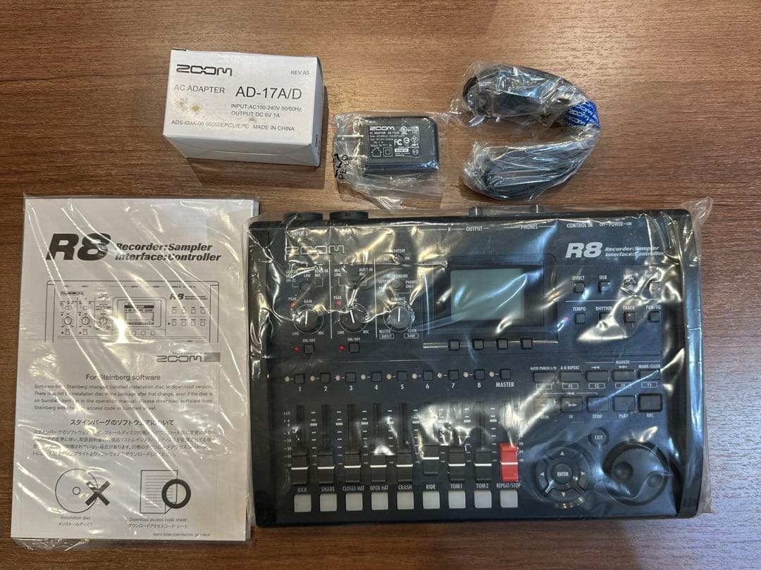 y*3様 未使用保管品 ZOOM R8 マルチトラックレコーダー