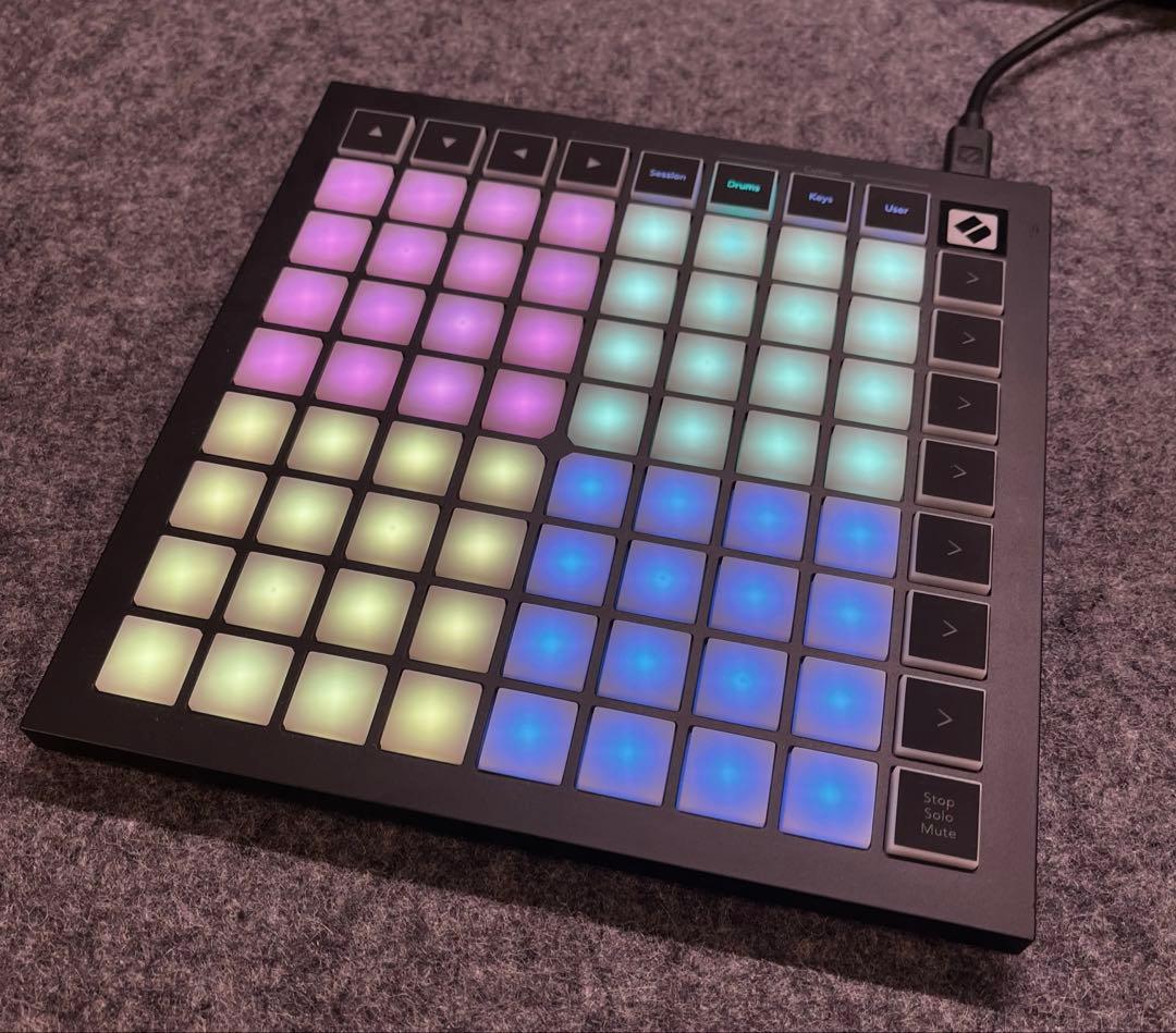NOVATION Launchpad Mini MK3 MIDIコントローラー