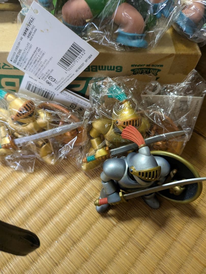 まとめてドラクエソフビ90体ほど、おまけで勇者と仲間その他キャラクター、