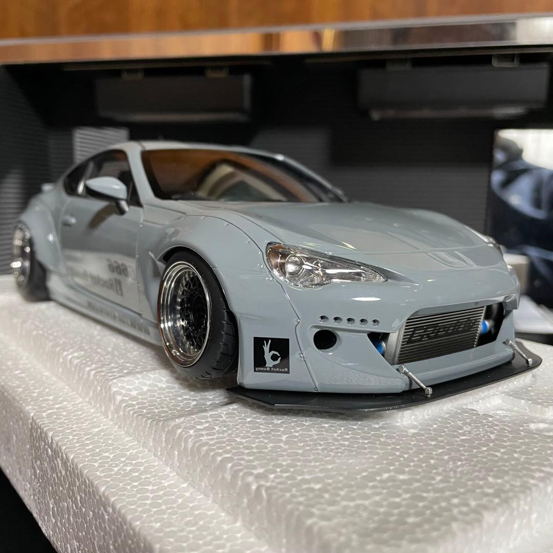 未展示品オートアー1/18ロケットバニー86コンクリート・グレーブラックホイール