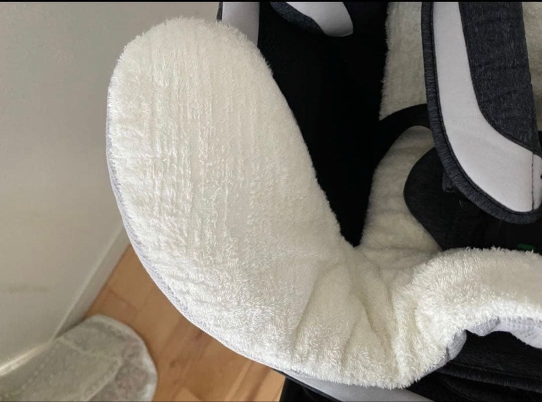 Combi 新生児対応 チャイルドシート ISOFIX クリーニング済み