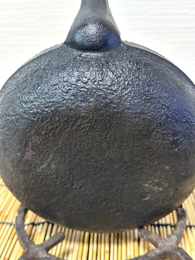 新品、供箱等付属品付　南部運南堂　南部鍋元造　１２型アラレ　南部鉄瓶　南部鉄器