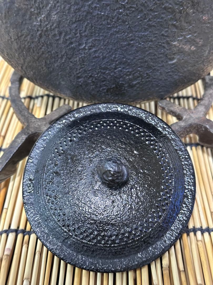 新品、供箱等付属品付　南部運南堂　南部鍋元造　１２型アラレ　南部鉄瓶　南部鉄器