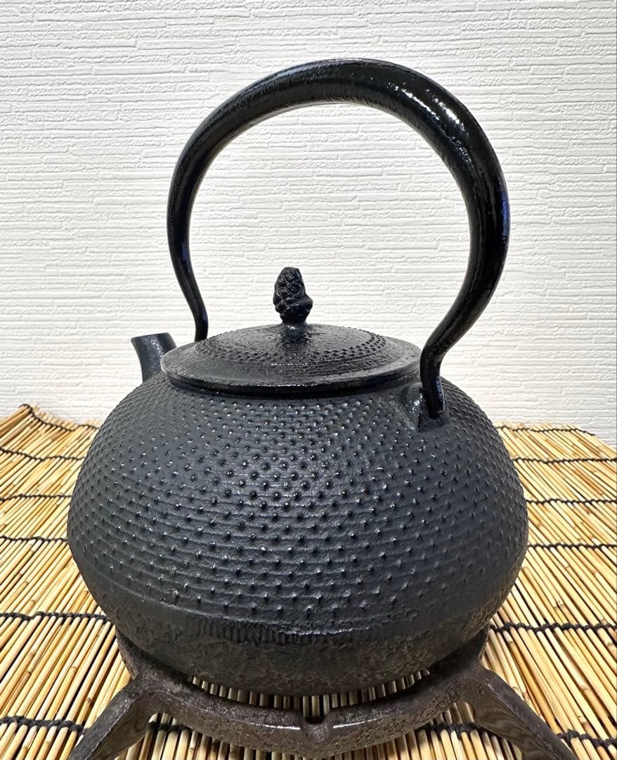 新品、供箱等付属品付　南部運南堂　南部鍋元造　１２型アラレ　南部鉄瓶　南部鉄器