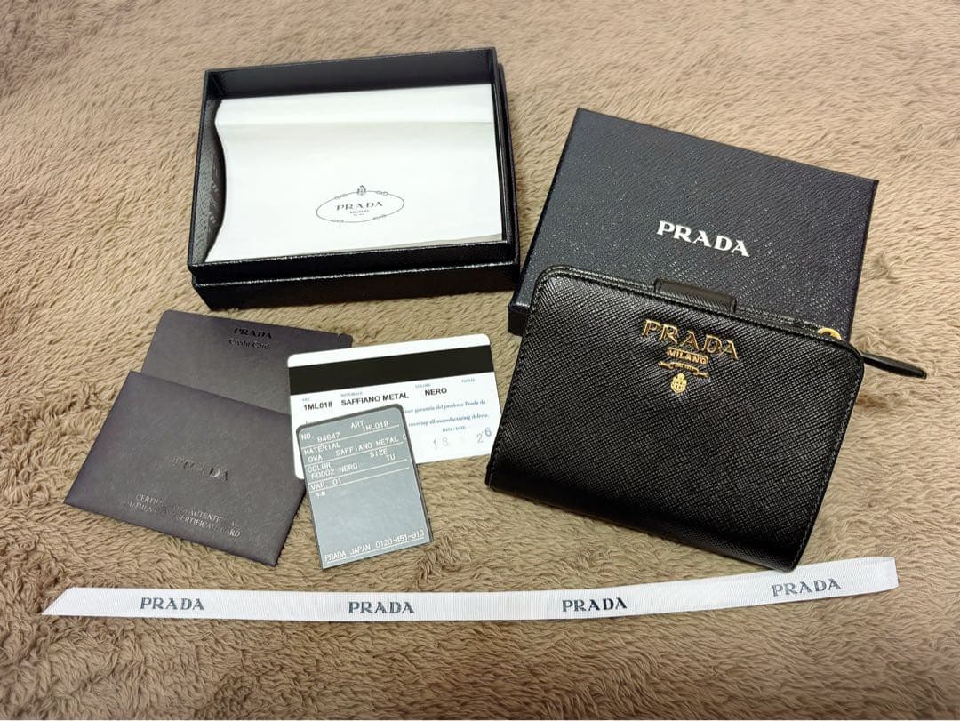 ココ⚫︎PRADA ミニ財布 サフィアーノレザー L字ファスナー